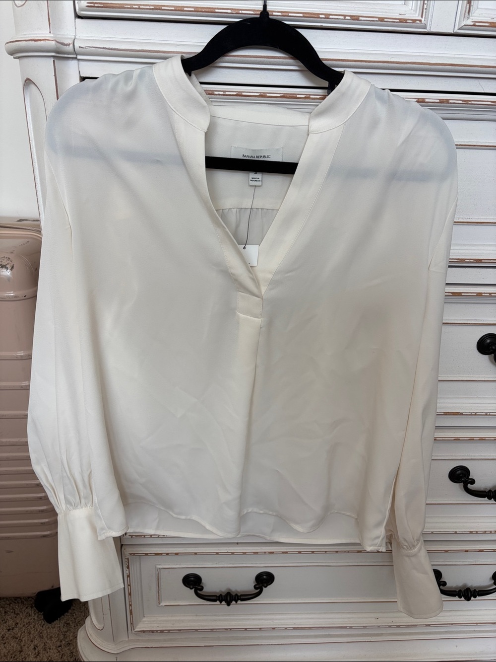 NWT Banana Republic Ivory Split-Neck Long-Sleeve Blouse